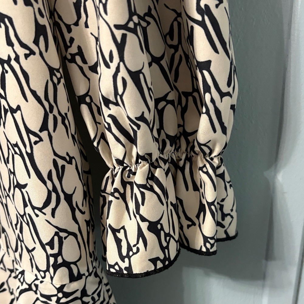 🖤Modern style cream and black dress🖤 - Picture 6 of 6
